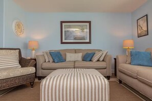 Smart TV, books - Beachfront Water View in Perfect Paradise at Bayfront Kontiki! (Rockport)