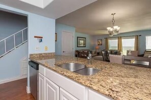 Interior - Beachfront Water View in Perfect Paradise at Bayfront Kontiki! (Rockport)