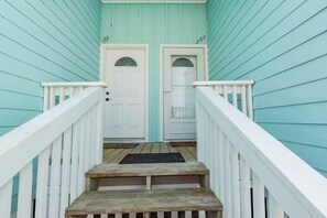 Exterior detail - Beachfront Water View in Perfect Paradise at Bayfront Kontiki! (Rockport)