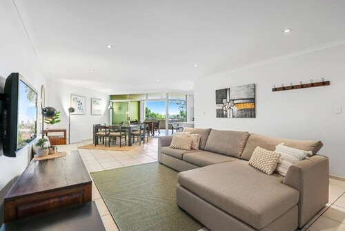 Lovely 3-Bed with Alfresco Dining by Custom Bnb Hosting