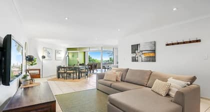 Lovely 3-Bed with Alfresco Dining by Custom Bnb Hosting