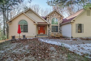 Exterior - Poconos Lake Retreat Fire Pit + Game Room + Dog Friendly + Lake Access (Stroud Township)