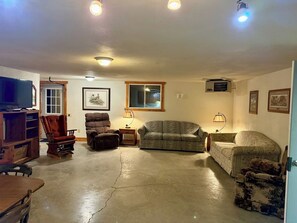 Living area - Perfect 4-bedroom building. Perfect for your next hunting or fishing adventure. (Bryant)