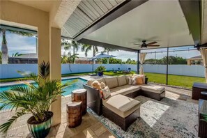 Terrace/patio - Gorgeous 3-bedroom house in Cape Coral perfect for your getaway (Cape Coral)