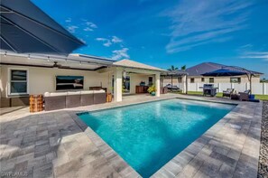 Outdoor pool, a heated pool - Gorgeous 3-bedroom house in Cape Coral perfect for your getaway (Cape Coral)