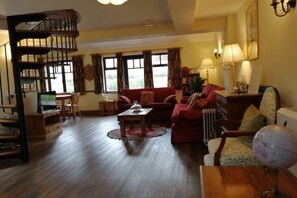Living area - Cottage 1 – Three bedroom cottage (Salisbury)