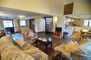Living area - Cottage 2 – Three bedroom cottage (Salisbury)