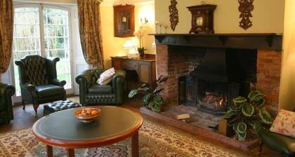 Bridge Farmhouse- Eight Ensuite bedrooms