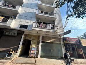 Front of property - Iris Stays (New Delhi)