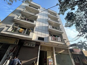 Front of property - Iris Stays (New Delhi)