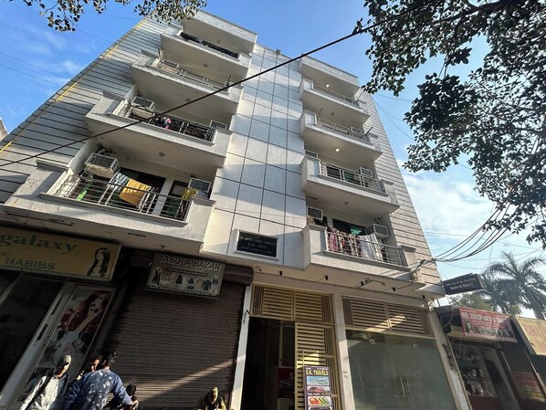 Front of property - Iris Stays (New Delhi)