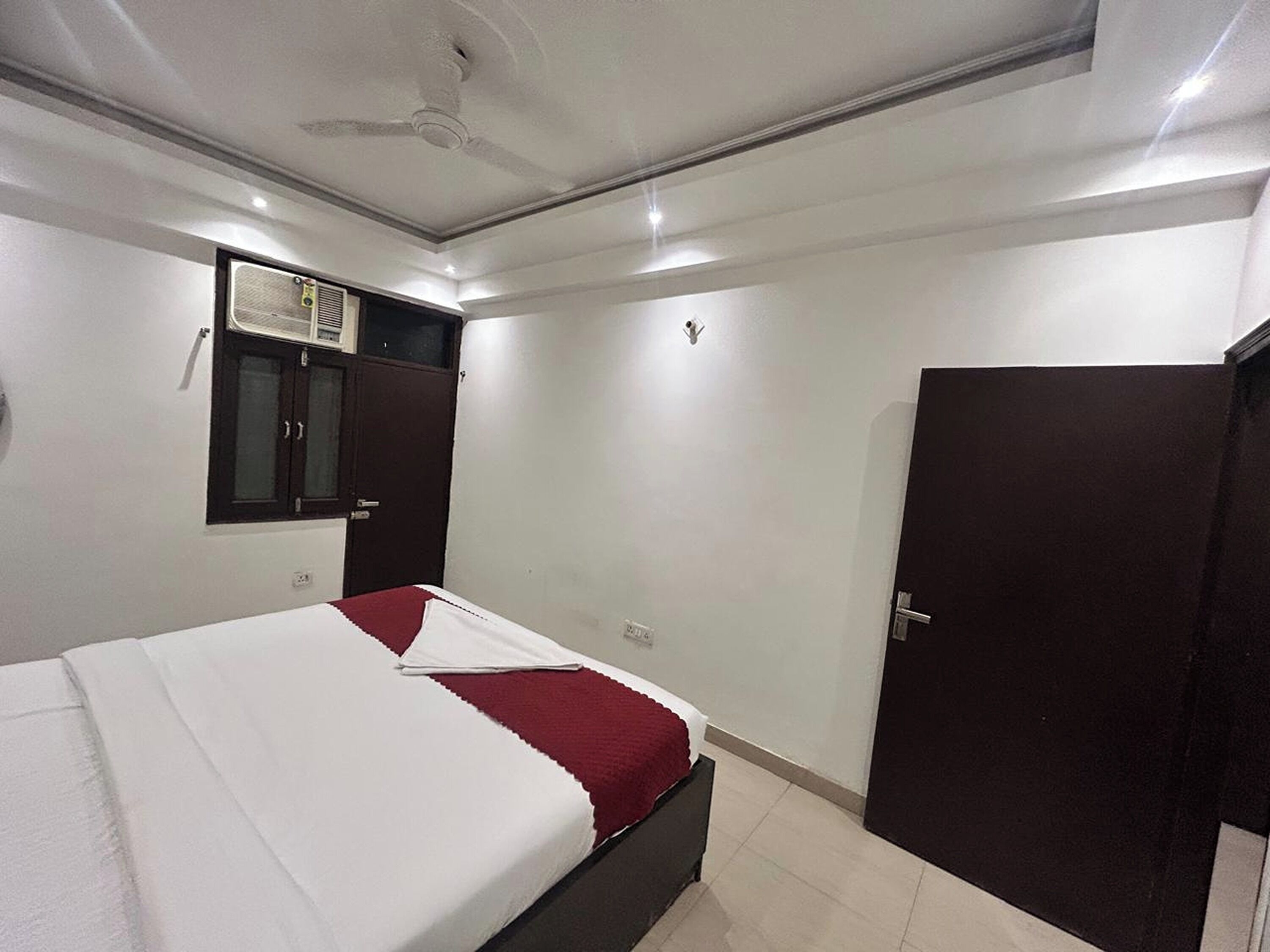 Premium Room | In-room safe, desk, iron/ironing board, free WiFi