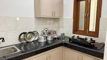 Luxury Room | Private kitchen | Coffee/tea maker, electric kettle