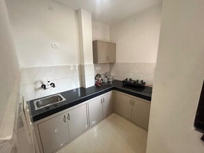 Deluxe Room | Private kitchen | Coffee/tea maker, electric kettle - Js Residency (New Delhi)