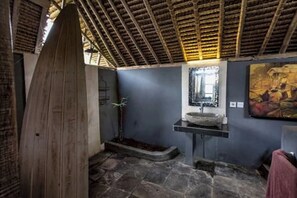 デラックス バンガロー | デスク、WiFi (無料)、ベッドシーツ