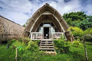 Deluxe Bungalow | Desk, free WiFi, bed sheets - Gipsy Beach Bungalows (Pelangan)