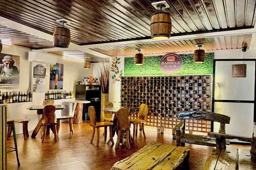 Barelle Hostel, Coffee And Wine Bar