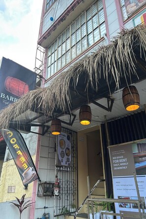 المنشأة من الخارج