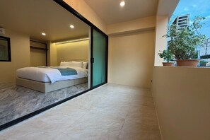 Deluxe Room, Balcony