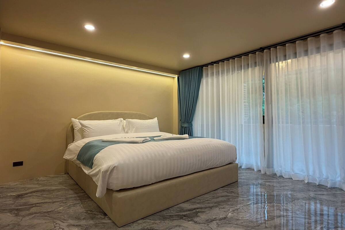 Chambre Deluxe, balcon | Bureau, accès au Wi-Fi (inclus), literie fournie