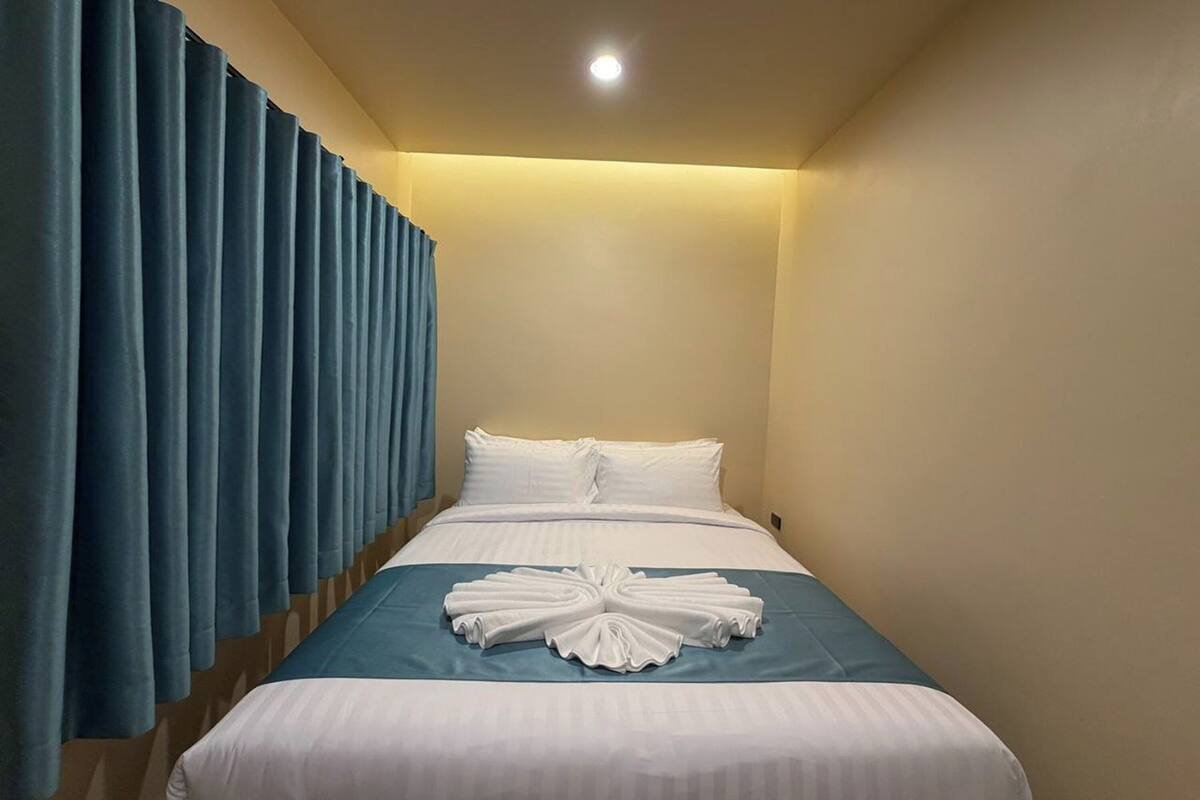 Chambre Standard, 1 grand lit | Bureau, accès au Wi-Fi (inclus), literie fournie