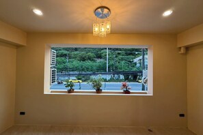 Deluxe Room, Balcony | Desk, free WiFi, bed sheets - Sand Maré Karon Hotel (Karon)