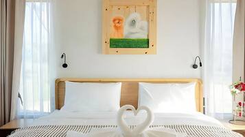 Deluxe Cottage | Desk, free WiFi, bed sheets