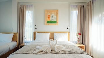 Deluxe Cottage | Desk, free WiFi, bed sheets