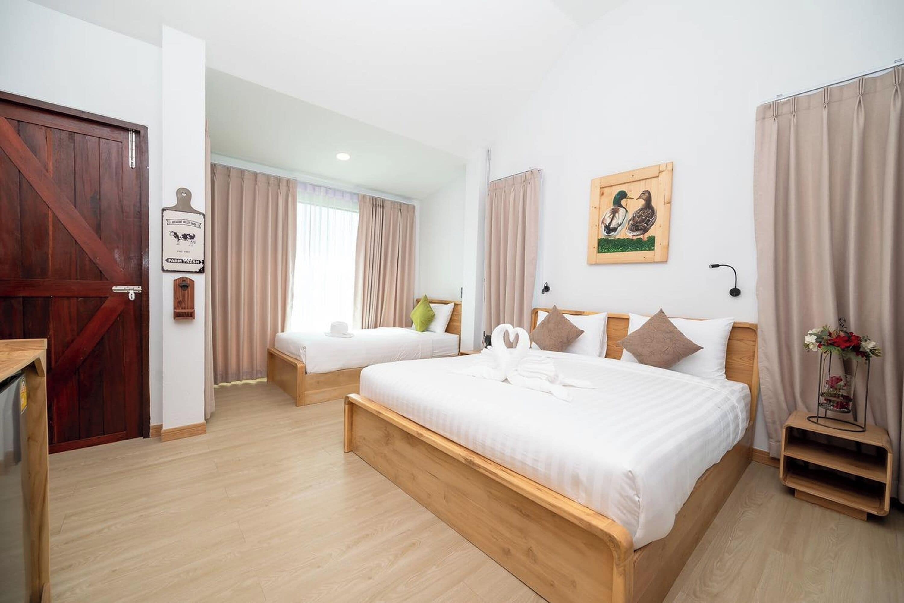 Deluxe Cottage | Desk, free WiFi, bed sheets