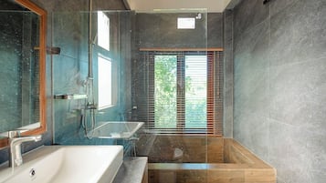 Cottage Deluxe | Phòng tắm | Đồ dùng nhà tắm miễn phí, máy sấy tóc, dép đi trong nhà