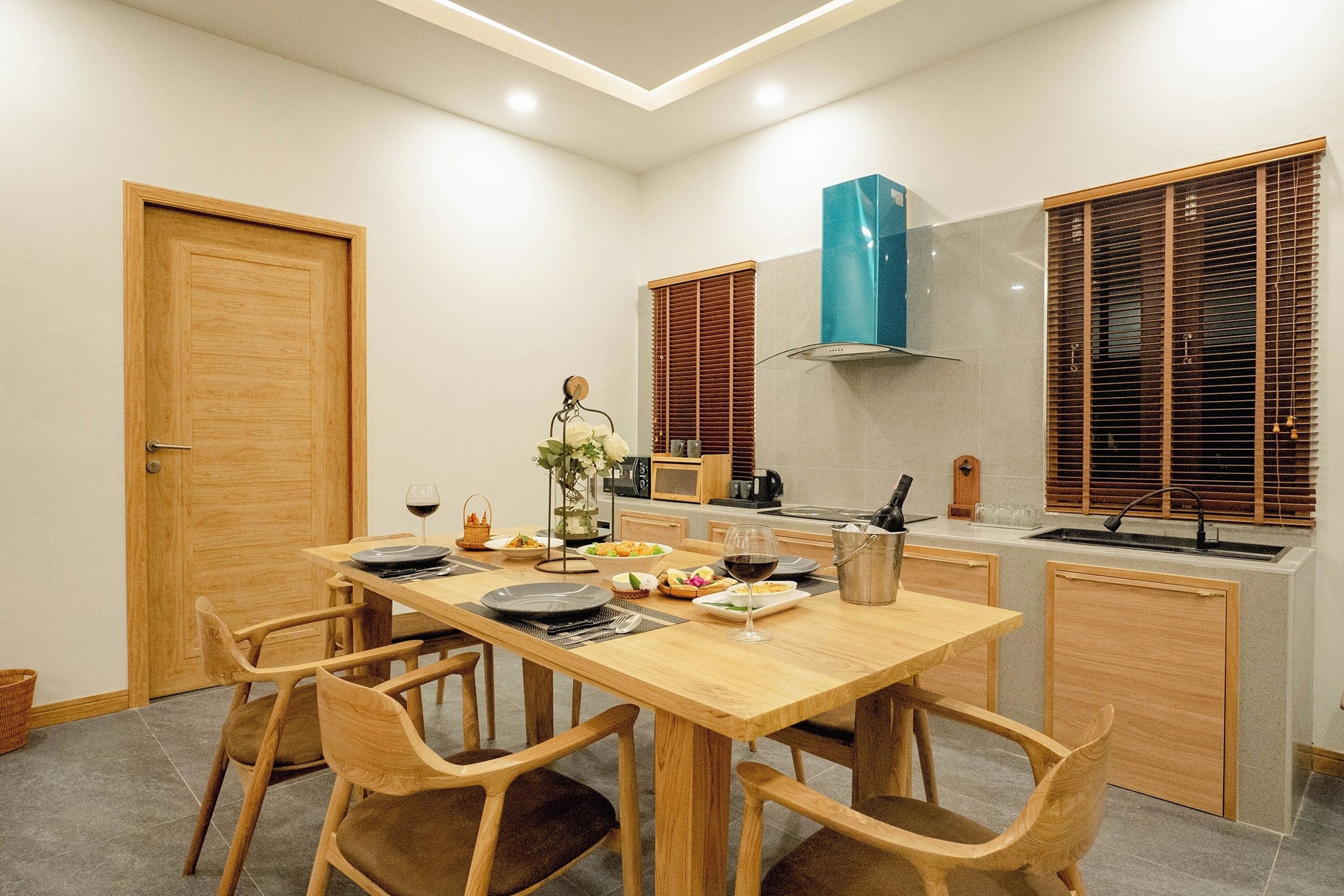 Villa, 2 Bedrooms | Dining room