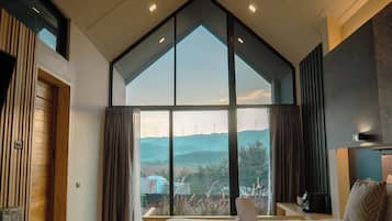 Villa, vasca da bagno | Minibar, una cassaforte in camera, una scrivania, Wi-Fi gratuito