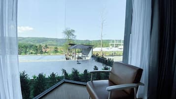 Deluxe Double Room | Minibar, in-room safe, desk, free WiFi