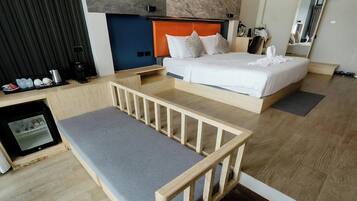 Villa, bad | Een minibar, een kluis op de kamer, een bureau, gratis wifi