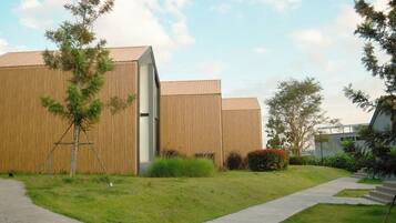 Villa, tina | Minibar, caja de seguridad en la habitación, escritorio y wifi gratis