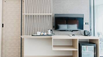 Tomannsrom – deluxe | Minibar, safe på rommet, skrivebord og wi-fi (inkludert)