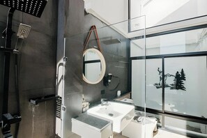 Free toiletries, hair dryer, slippers, towels - The Posh Khao Kho (Khao Kho)