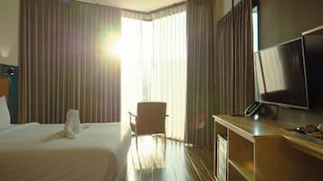 Deluxe Double Room | Minibar, in-room safe, desk, free WiFi