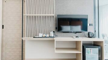 Deluxe-dobbeltværelse | Minibar, pengeskab på værelset, skrivebord, gratis Wi-Fi