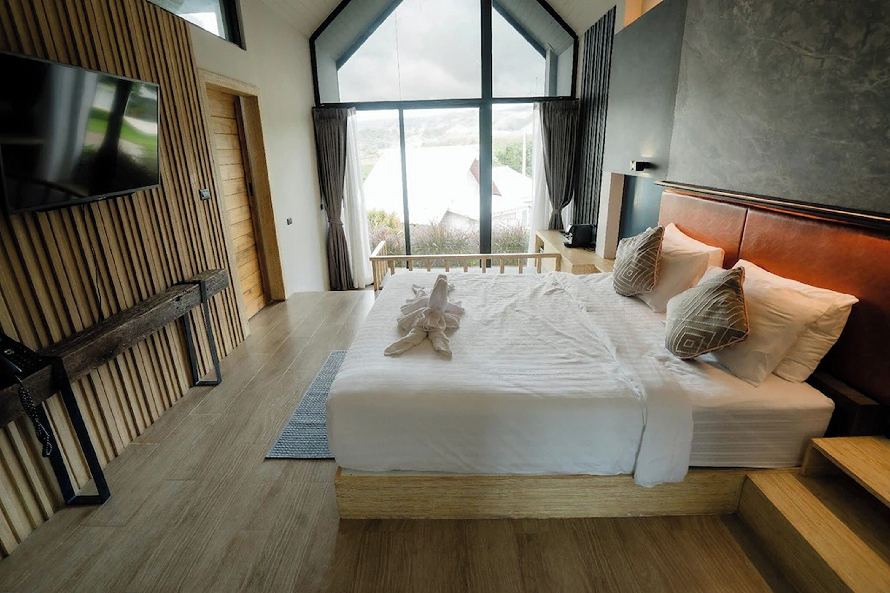 Villa, Bathtub | Minibar, in-room safe, desk, free WiFi