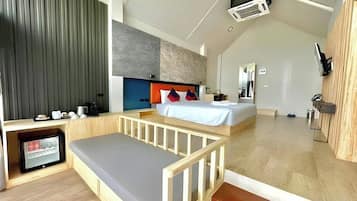 Minibar, coffres-forts dans les chambres, bureau, Wi-Fi gratuit