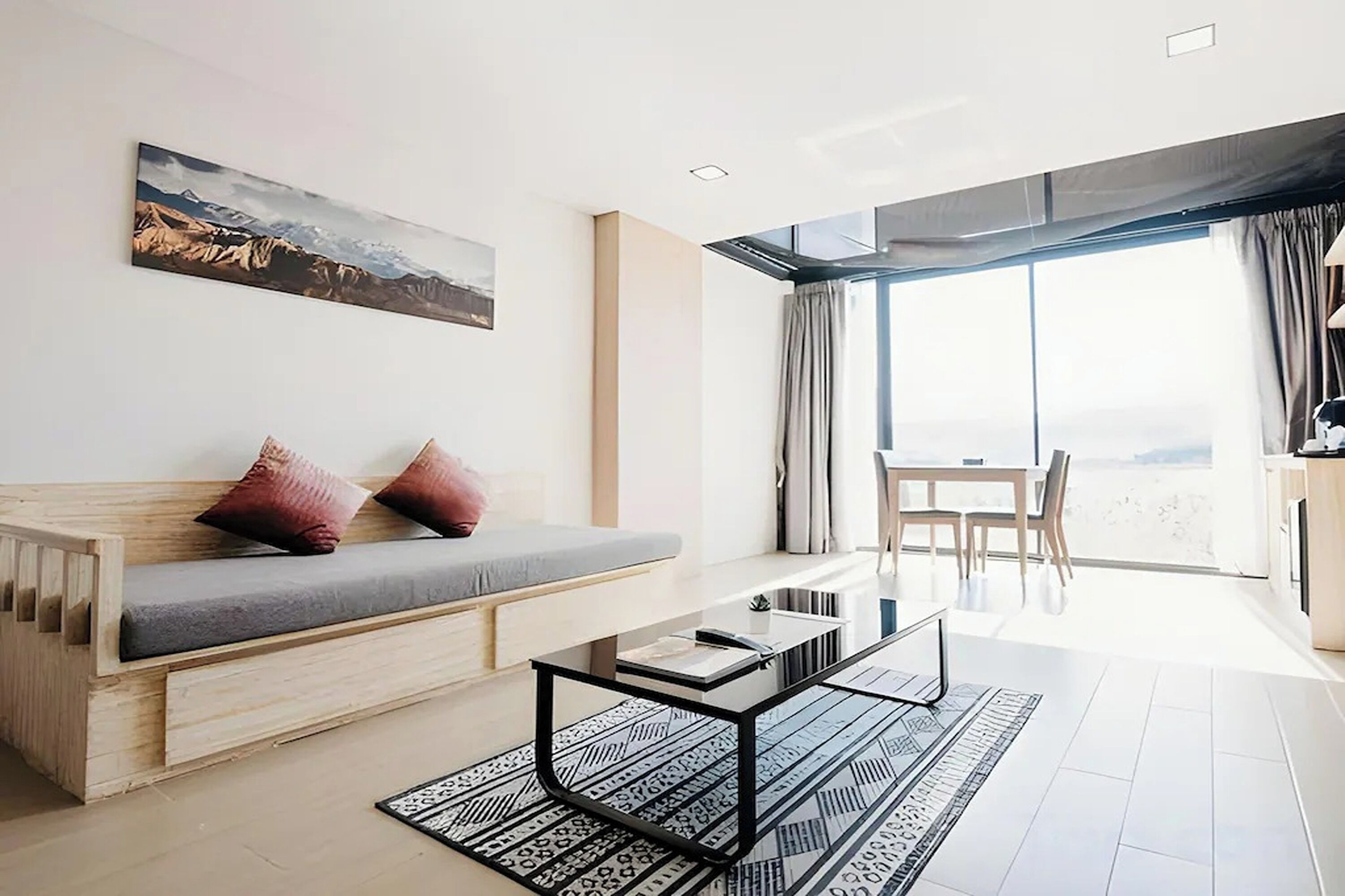 Duplex Villa with Bathtub | Minibaari, tallelokero huoneessa, työpöytä, ilmainen Wi-Fi