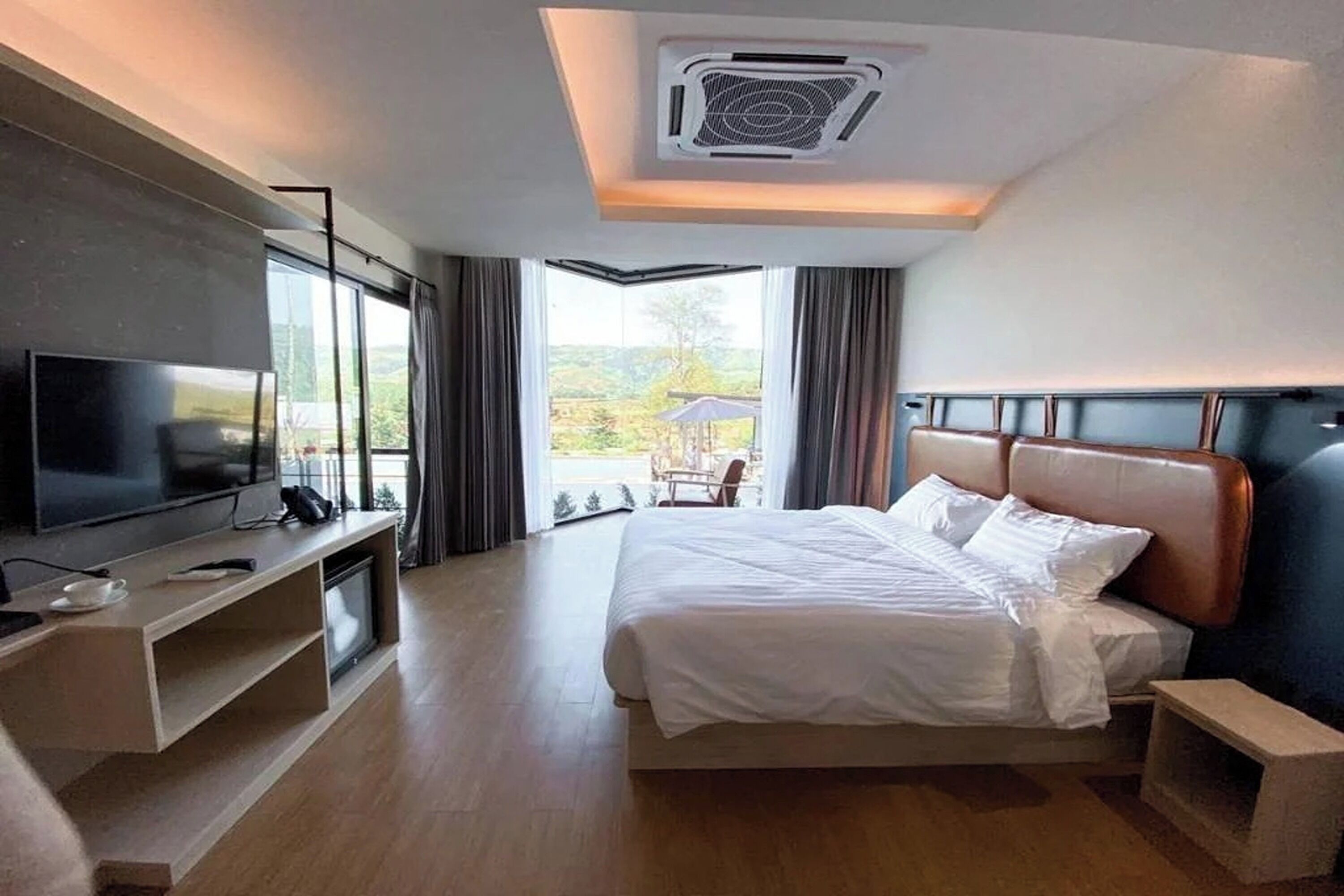 Doppia Deluxe | Minibar, una cassaforte in camera, una scrivania, Wi-Fi gratuito