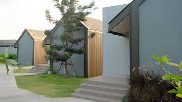 Minibar, coffres-forts dans les chambres, bureau, Wi-Fi gratuit