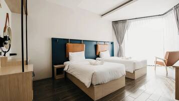 Deluxe Twin Room | Minibar, in-room safe, desk, free WiFi