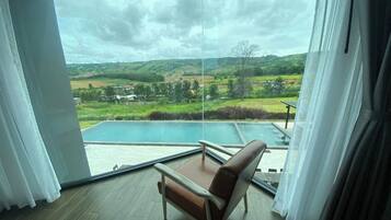 Deluxe Double Room | Minibar, in-room safe, desk, free WiFi