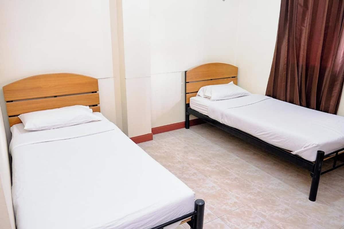 Standard Twin Room | Desk, WiFi (free)
