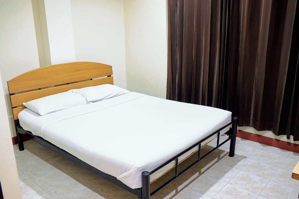 Standard Double Room, 1 Queen Bed | Desk, WiFi (free)