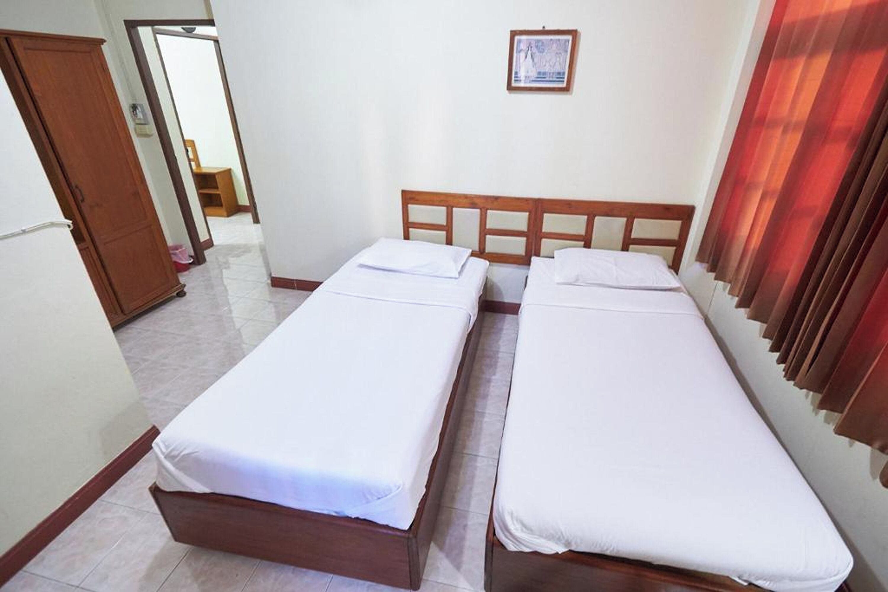 Standard Twin Room | Desk, free WiFi