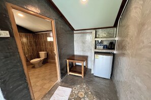 Room, Lake View | Desk, free WiFi, bed sheets - Rabiangmai Resort (Kanchanaburi)